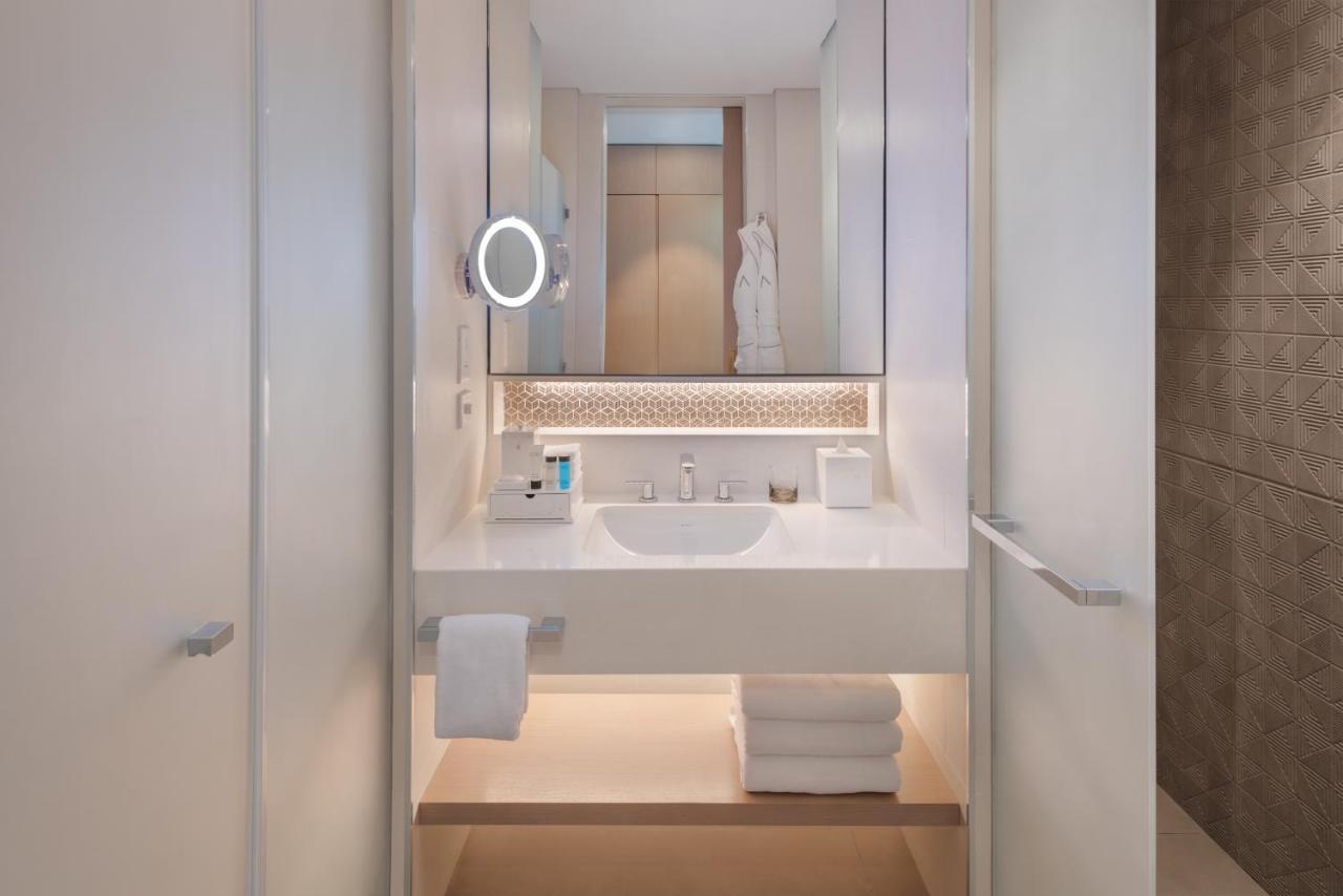 Palace Beach Resort 푸자이라 외부 사진 Bathroom
