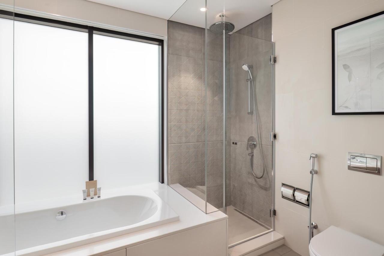 Palace Beach Resort 푸자이라 외부 사진 A shower enclosure