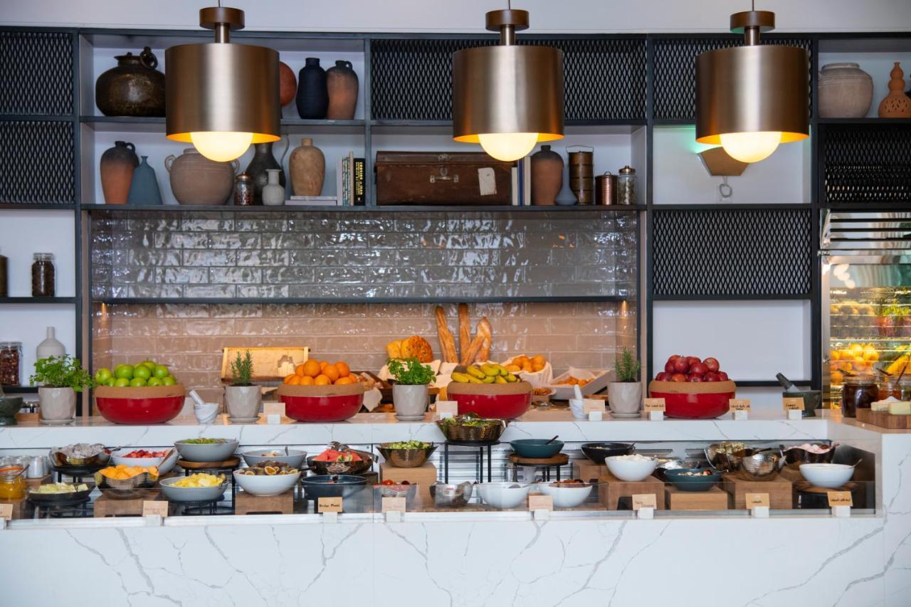 Palace Beach Resort 푸자이라 외부 사진 The kitchen at the restaurant
