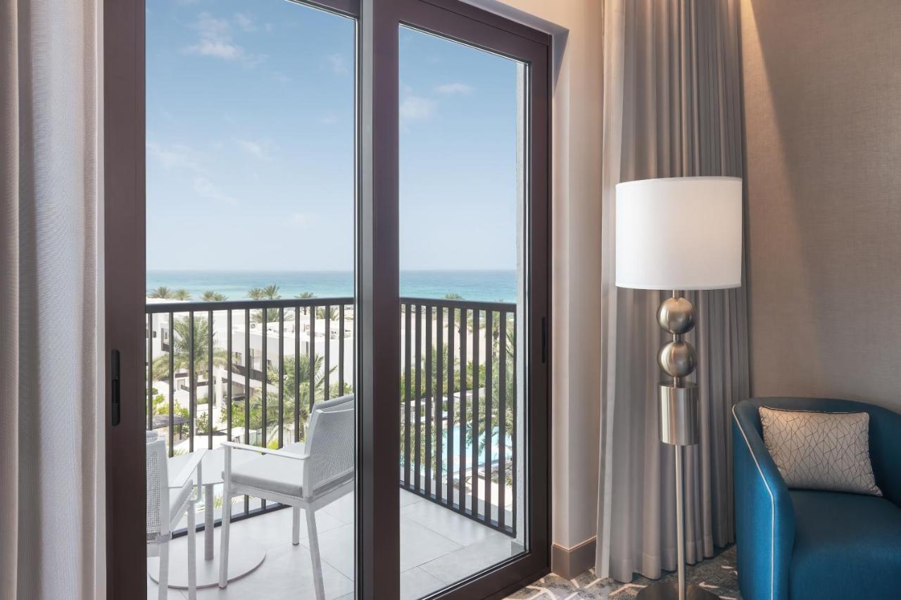 Palace Beach Resort 푸자이라 외부 사진 A room at the Hilton San Diego Bayfront