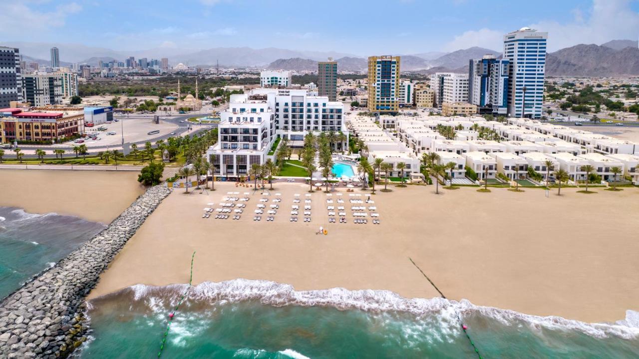 Palace Beach Resort 푸자이라 외부 사진 Aerial view of the hotel